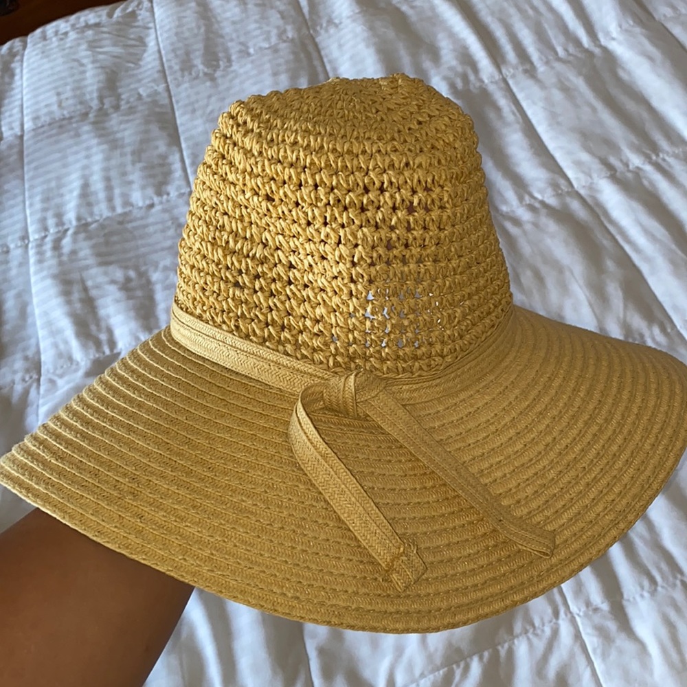 2 Sun hats